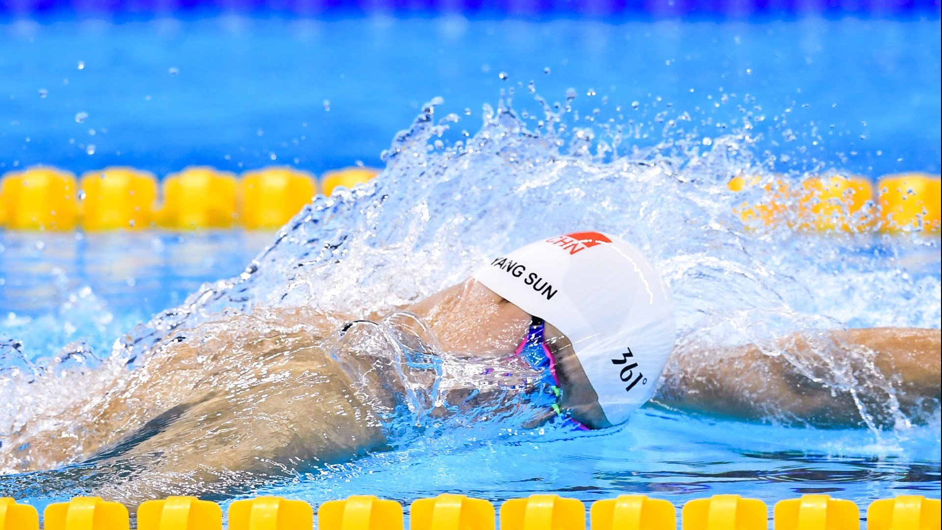 【球迷热情】现场粉丝互动点燃赛场火焰，球迷和粉丝